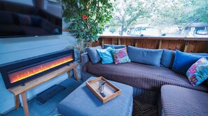 Smart-TV, Kamin, Arbeitsbereiche, Computerbildschirme