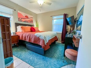 2 عدّة غرف نوم ومكتب ومكواة/لوح كي وسرير سفر