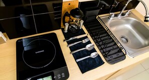 Executive Studio Suite, 1 Queen Bed, Kitchen | Private kitchen | Mini-fridge, microwave, espresso maker, electric kettle - Suites Plaza Acequia (Cuautitlan Izcalli)