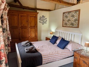 2 bedrooms, iron/ironing board, travel cot, WiFi - Cosy Cottage, dog friendly with secure private garden, 7 mins from Bridport. (Melplash)