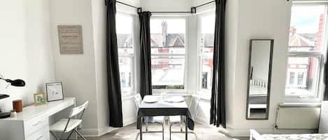 5 chambres, fer et planche à repasser, Wi-Fi gratuit, draps fournis
