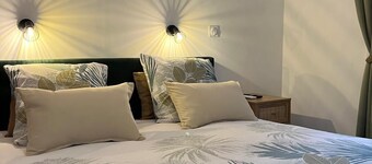 Fully Equipped Independent Apartment in the Heart of L'Ain, 2 steps from River!