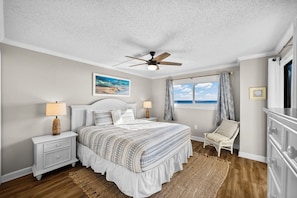 2 bedrooms, iron/ironing board, WiFi, bed sheets - 3rd Floor- Beachfront- Heated Pool- Tiki Bar (Panama City Beach)