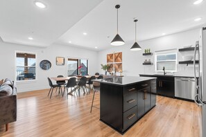 Interior - Karaoke Fun! Hot Tub Bunk Slide Lake Views Pools (Branson)