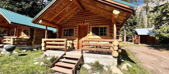 Comfy cabin is situated on the Silver Gate property which overlooks 10,000ft tall mountain peaks surrounding the town.