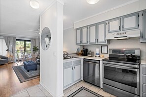 電子レンジ、オーブン、コンロ、食器洗い機