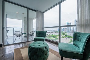 Departamento, 2 habitaciones (12I) | Área de sala de estar | Smart TV 