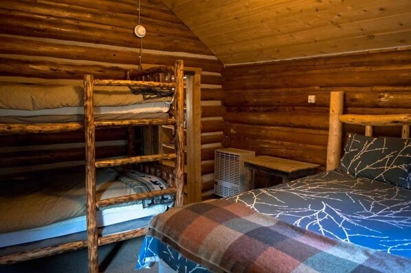 1 bedroom, bed sheets
