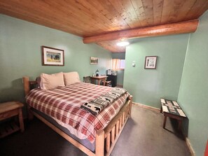 1 bedroom, bed sheets