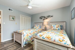 2 bedrooms, WiFi, bed sheets - New Listing!  Ground Floor, Elegant 2 Bedroom Condo minutes from the beach. (North Myrtle Beach)