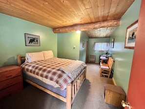 1 bedroom, bed sheets