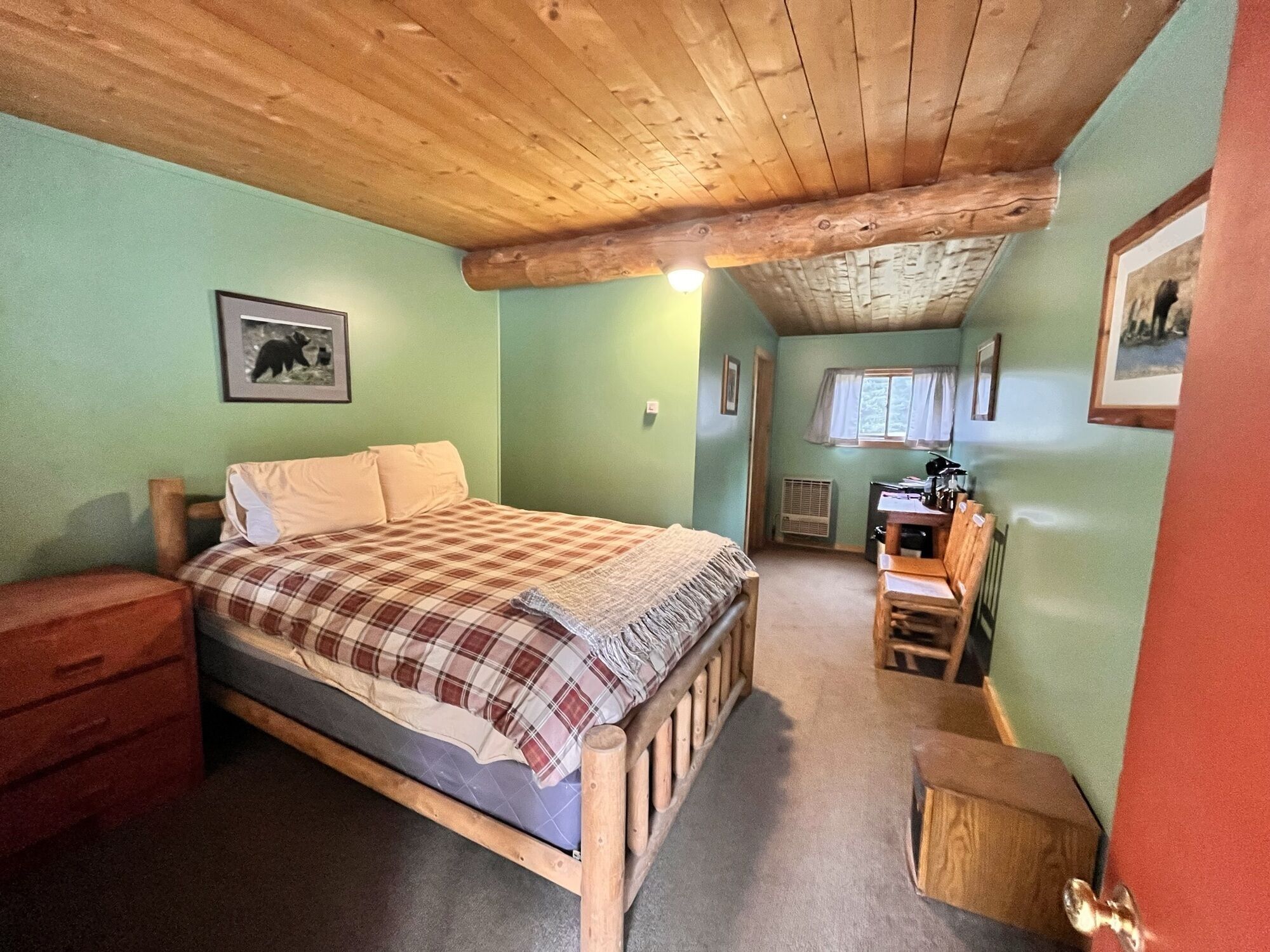 1 bedroom, bed sheets