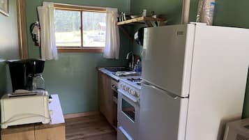 Fridge, coffee/tea maker