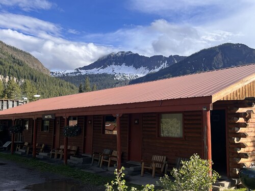 Newly Remodeled Motel Room with 1 Queen Bed, Bathroom with shower.  Full Kitchen. Situated close to the General Store in Silver Gate, MT