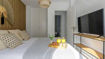 2 habitaciones, tabla de planchar con plancha, internet y ropa de cama