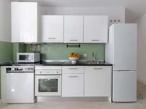 Fridge, microwave, dishwasher, coffee/tea maker