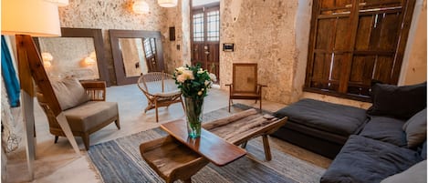 Casa familiar | Zona de estar | Una televisión de pantalla plana