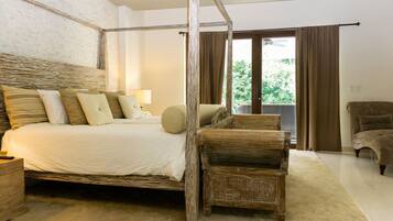 Exclusive Villa | 5 bedrooms, blackout curtains, iron/ironing board, free WiFi