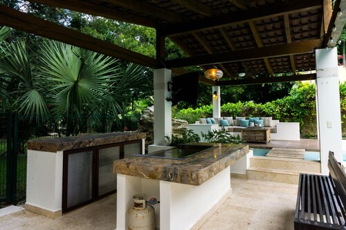 Villa Uxmal by BVR
