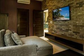 Exclusive Villa | 5 bedrooms, blackout curtains, iron/ironing board, free WiFi - Villa Uxmal by BVR (Playa del Carmen)