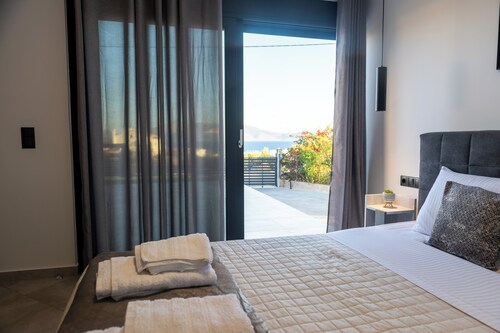 Moderene Villa mit Meerblick Mit Grosser Terasse und Balkon Neubau