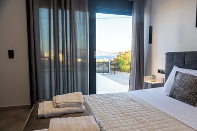 Moderene Villa mit Meerblick Mit Grosser Terasse und Balkon Neubau