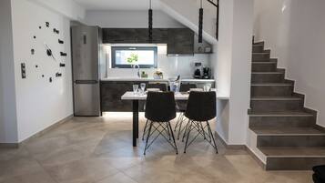 Kylskåp, ugn, spishäll och diskmaskin