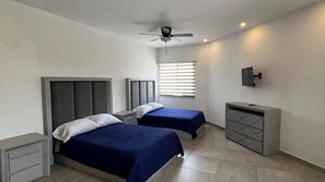 Habitación familiar | Wifi gratis y ropa de cama 