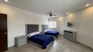 Family Room | Free WiFi, bed sheets - Hotel Plazuela (Cadereyta Jimenez)