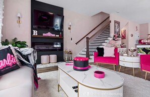 Smart TV, fireplace