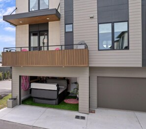 Exterior - One of a kind Exclusive Barbie Themed Condo in the heart of Chattanooga  (Chattanooga)