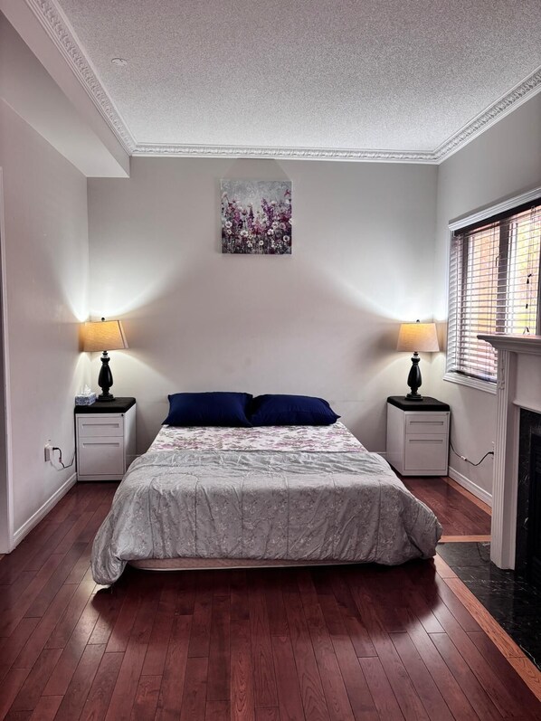 Superior Room, 2 Queen Beds | Bathroom | Rainfall showerhead, free toiletries, towels, soap - Beautiful Queen Room (Brampton)