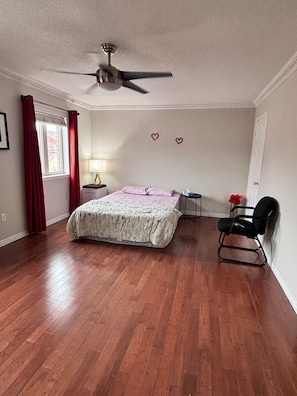 Free WiFi, bed sheets - Beautiful Queen Room (Brampton)