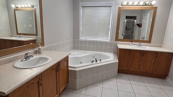 Premium Room | Bathroom