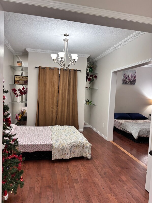 Superior Room, 2 Queen Beds | Free WiFi, bed sheets - Beautiful Queen Room (Brampton)