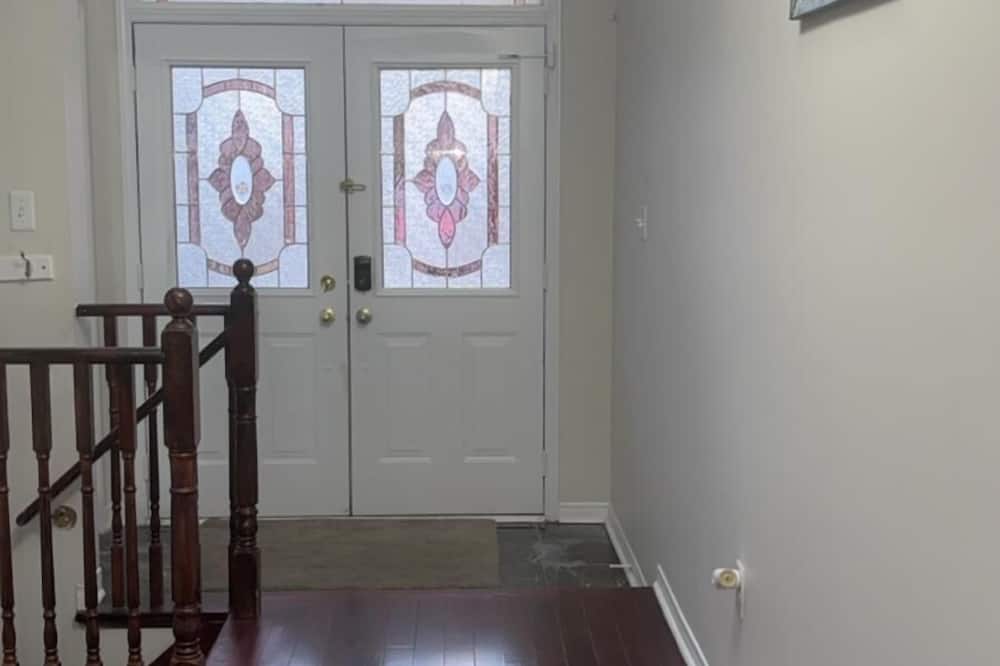 Beautiful Queen Room