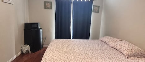 Eenvoudige kamer, uitzicht op stad | 1 slaapkamer, gratis wifi, beddengoed
