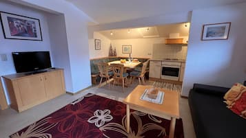 Tv och ett bordtennisbord