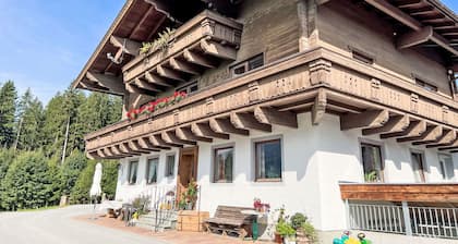 Agréable appartement dans une maison de vacances avec WIFI, TV, balcon et vue panoramique