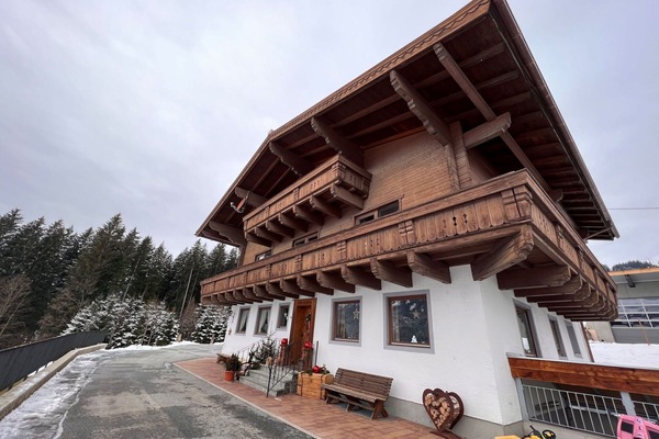 Himmel, Eigentum, Gebäude, Pflanze, Wolke, Holz, Fenster, Baum, Haus