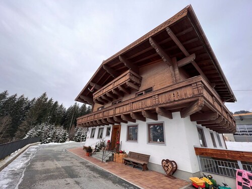 Nice apartment in villa for 6 guests with WIFI, TV, balcony and panoramic view