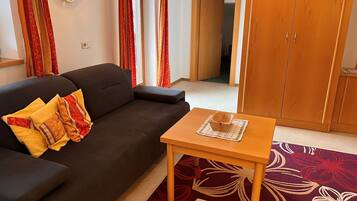 Tv och ett bordtennisbord