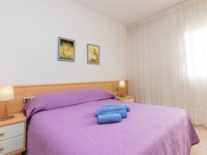 4 bedrooms, iron/ironing board, travel cot, free WiFi