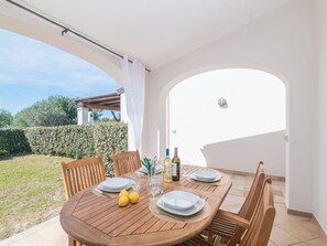 屋外ダイニングエリア