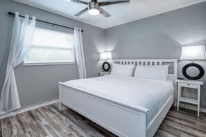 1 quarto, escrivaninha, ferros/tábuas de passar roupa, Wi-Fi de cortesia