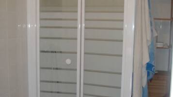 淋浴設備、風筒、廁紙