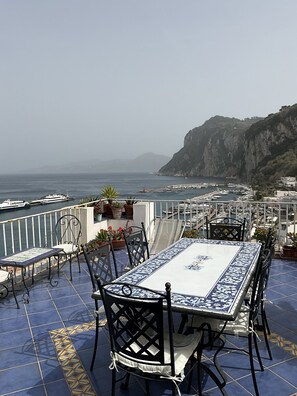 Outdoor dining - INCANTO - Panoramic Holiday House by the Sea (Capri)
