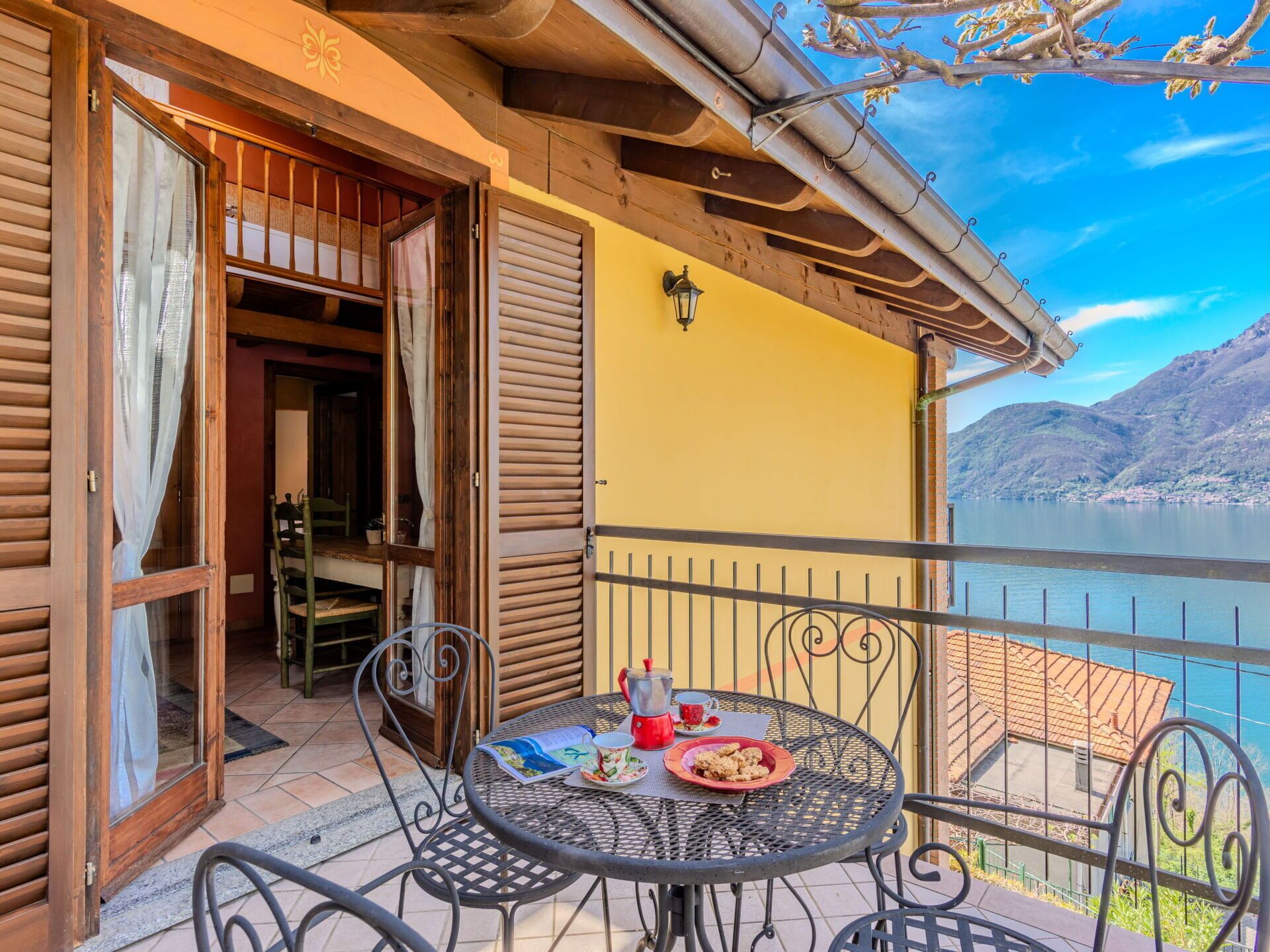 Eigentum, Möbel, Gebäude, Blau, Stuhl, Wolke, Holz, Himmel, Beleuchtung, Interior Design