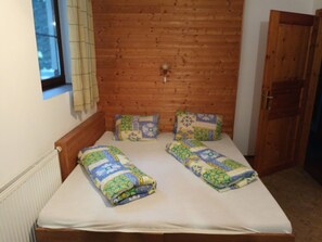 4 bedrooms, free WiFi, bed sheets