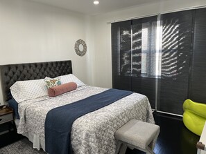 2 bedrooms, iron/ironing board, free WiFi, bed sheets - Luxury 2BR: Prime Location, Clean Smart Home, NYC Access, Free Parking (Jersey City)